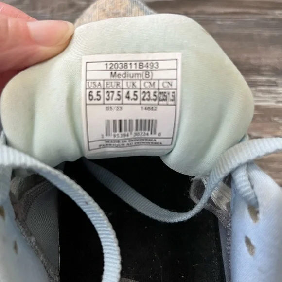 Brooks Adrenaline GTS 23 Running Shoes, 6.5, Low miles - Picture 3 of 5